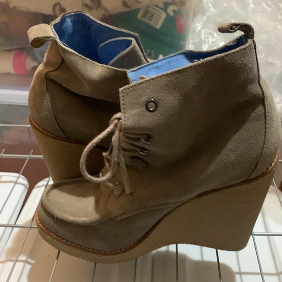 Gap Women’s Wedge Boot - Picture 2 of 2